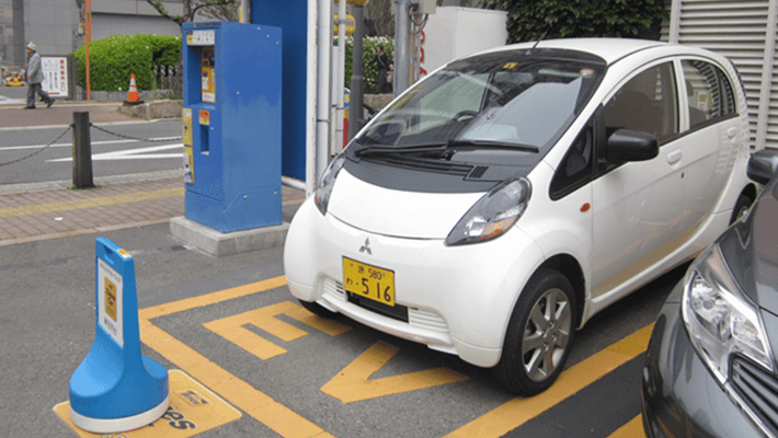 堺市が市民の方々に電気自動車の省エネ性能や加速性能などを体験していただくことを目的にカーシェアリングサービスを提供