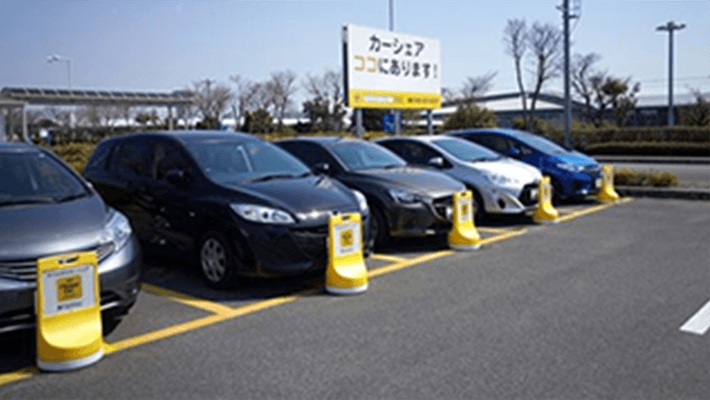 広島県では、広島空港のアクセス利便性向上を目的として、広島空港県営駐車場にカーシェア車両を設置する社会実験を実施されました